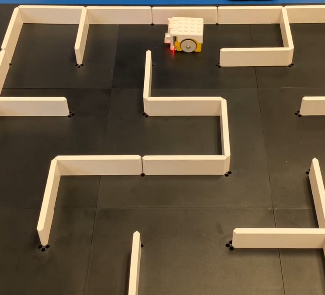 AI Maze-Solving Robot